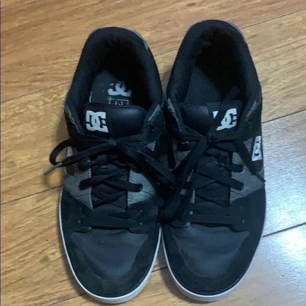 DC men’s sneakers size 10